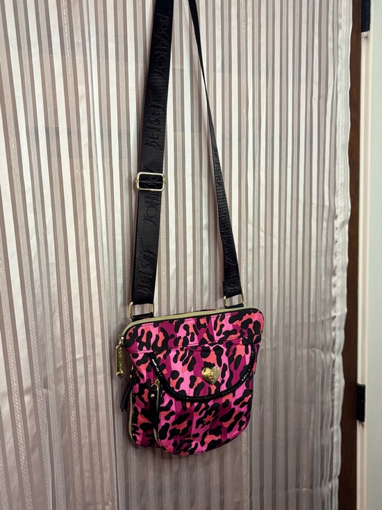 Betsey Johnson Handbags - Betsey Johnson Cheetah Stripes Pink Expandable Crossbody Bag.